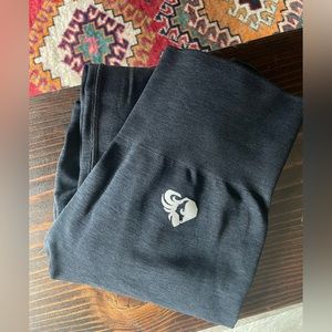 Women’s Best Power Seamless Leggings. Navy, size medium.